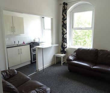 £1,050 PCM, Spacious Furnished Two Bedroom First Floor Flat in Part... - Photo 4