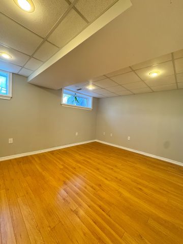 For Lease - 205 Talbot Crescent, Newmarket, Ontario - Photo 2