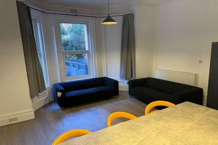 Bedroom Ground Floor Flat In Meyrick, BH3 - Photo 5