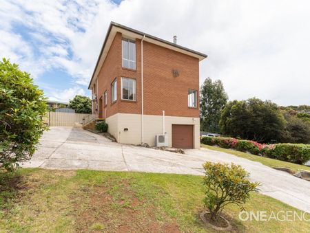 Large family home in great location! - Photo 4
