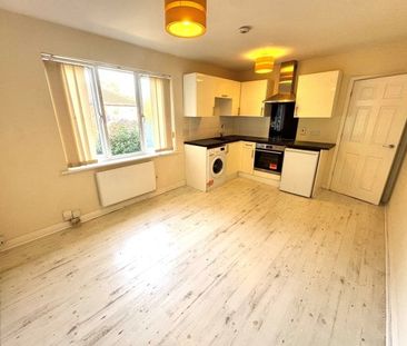 Portsmouth Road, Woolston - Photo 4
