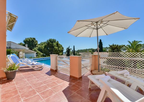 FOR RENT VILLA MORAIRA with 4 bedrooms for LONG TERM NEAR THE BEACH AND THE CITY