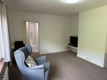 1 bedroom in a house share to rent - Photo 3