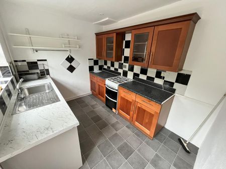 2 bedroom end of terrace house to rent - Photo 4