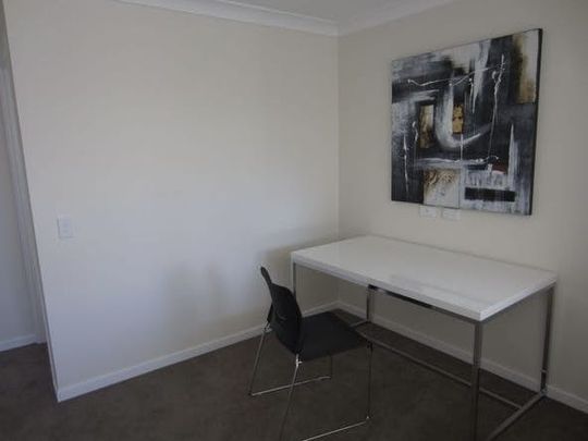 MODERN LOW MAINTENANCE TOWNHOUSE IN PRIME LOCATION! - Photo 1