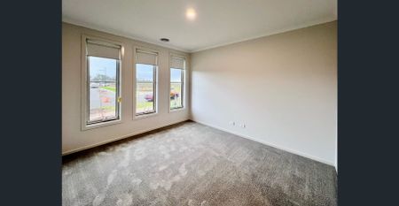 Contemporary Family Living in Thornhill Park - Photo 5