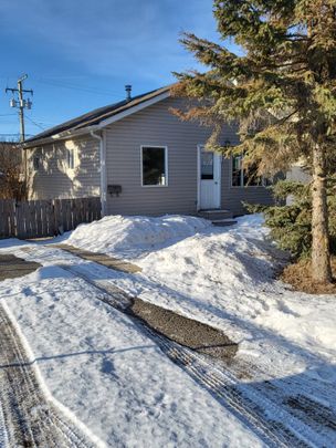 Steeves House - Photo 1