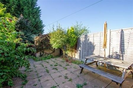 3 Bed Terraced House, Yule Road, CV2 - Photo 2