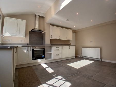 3 bed end of terrace house to rent in Station Road, Yaxham, NR19 - Photo 2