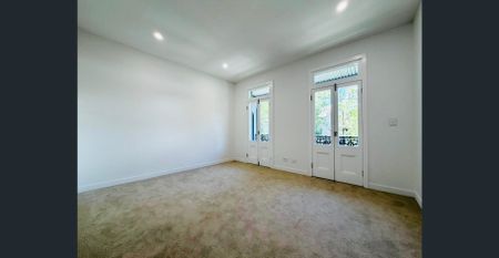 PREMIUM TERRACE BLENDS CLASSIC AND MODERN IN THE HEART OF SYDNEY - Photo 3