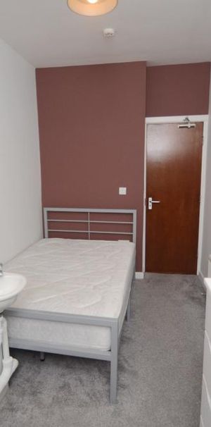 5 bedroom flat to rent - Photo 1