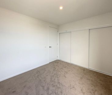 4 bedroom 2 bathroom 1 toilet 1 garage 1 family room 3 level townhouse - Photo 3