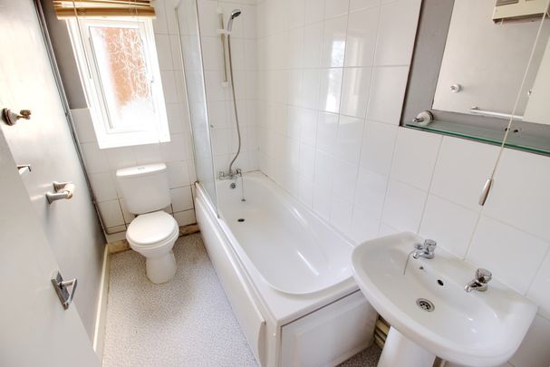 West Howe, Bournemouth - Photo 1