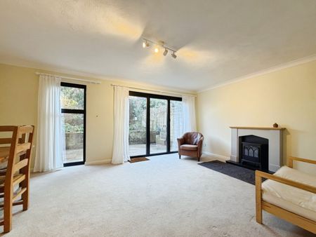 3 bedroom House To Let - Photo 2