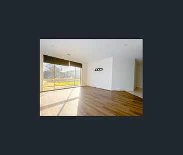 CHARMING 4 BEDROOM HOME FOR RENT IN CRANBOURNE WEST! - Photo 3