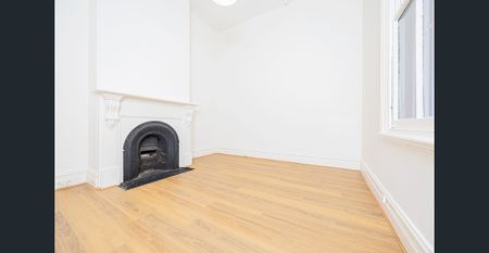 Prime Fitzroy living: Stylish two-bedroom terrace - Photo 3