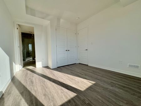 For Lease - 3125 DUGGAN Trail, Oakville, Ontario - Photo 2