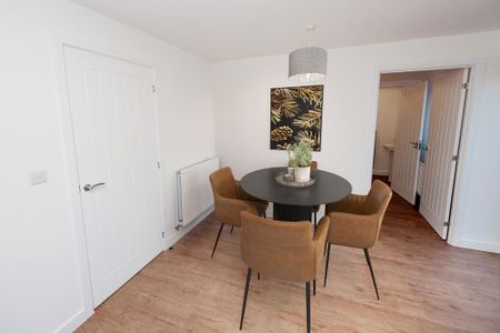 4 bedroom detached house to rent - Photo 4
