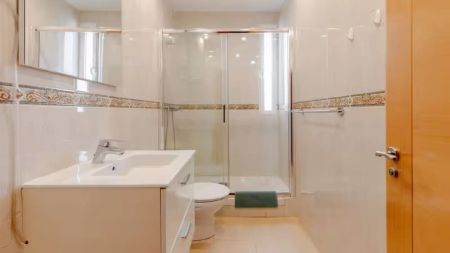 3-bedroom apartment for rent in Embajadores - Photo 3
