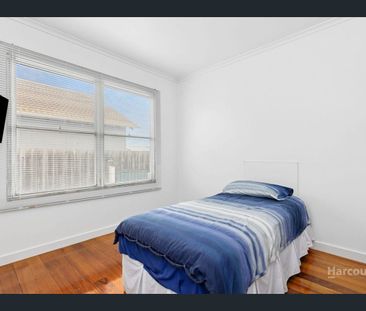 Conveniently located 3 bedroom home! - Photo 3