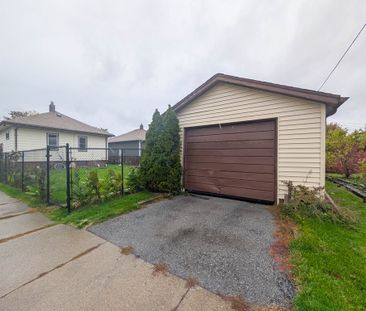 Fully Detached 2 Bedroom House in Welland! - Photo 5