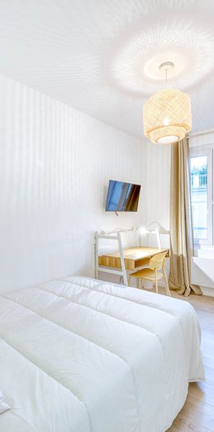 MANTEGA RIGHI Roommate 4 Bedrooms at Nice - Photo 1