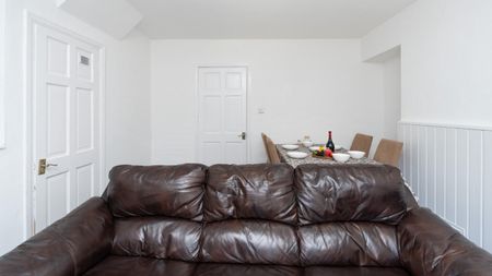 3 bedroom House To Let - Photo 3