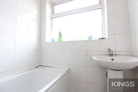 3 bedroom terraced house to rent - Photo 4