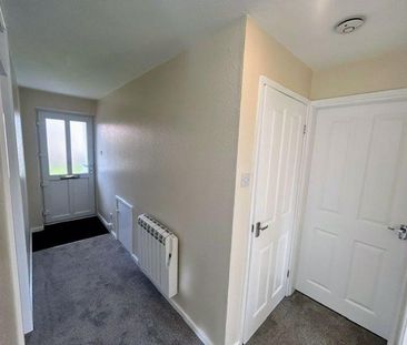 2 bedroom ground floor flat to rent - Photo 2