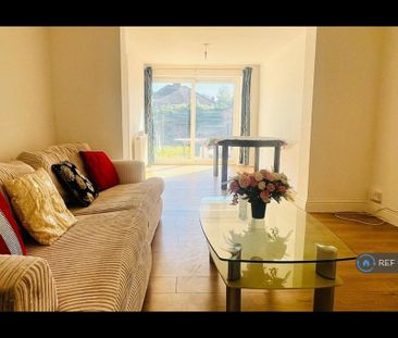 4 bedroom semi-detached house to rent - Photo 1