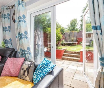 3 bedroom house to rent Knighton Road, Redhill, RH1 - Photo 1