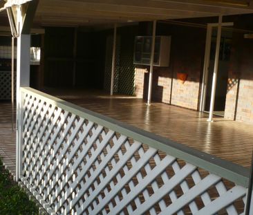 Large brick family home - close to shopping complex and University - Photo 1