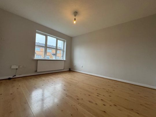 3 bedroom end of terrace house to rent - Photo 1