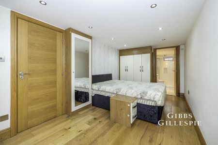 4 bedroom detached house to rent - Photo 2