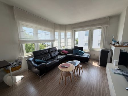 Instapklaar gemeubeld appartement met één slaapkamer. Gelegen op het tweede verdiep in een gebouw zonder lift. - Photo 3