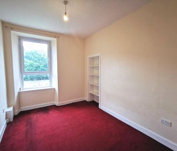 3 bedroom flat to rent - Photo 4