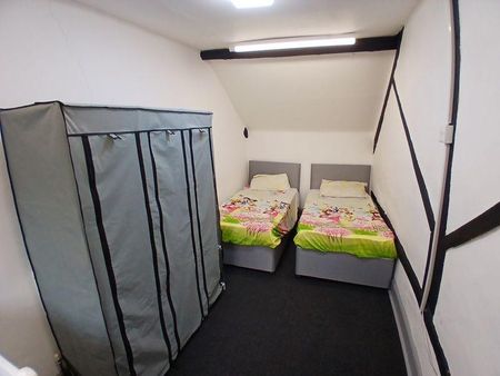 3 bedroom apartment to rent - Photo 4