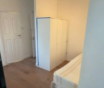 Studio Flat, Pinner Road, HA1 - Photo 1