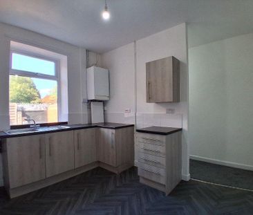 2 bedroom terraced house to rent - Photo 4
