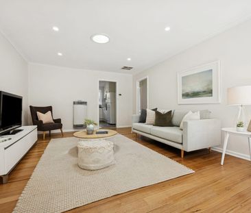 Bright & Spacious Rear Unit with Brand New Split System Comfort - Photo 2