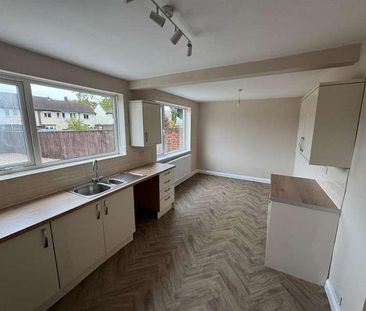 Farndale Green, TS19 - Photo 2