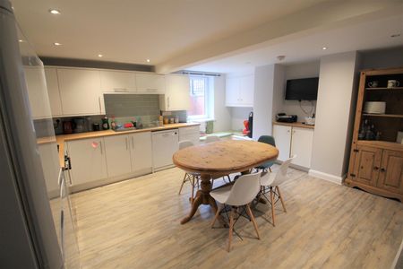 Lucas Place, Woodhouse, LS6 2JB, Leeds - Photo 4