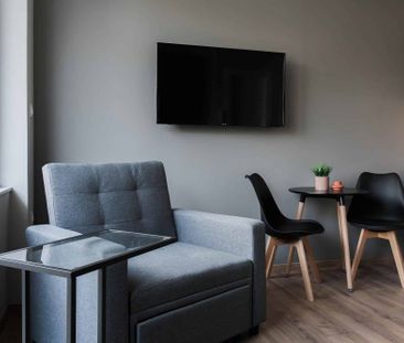 Beautiful 1BR at WYZ Athens - Photo 1