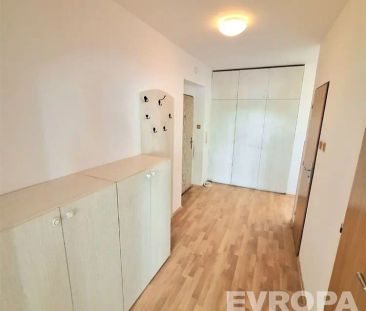 Krásný a světlý byt 3+1 s lodžií, případně i s garáží, o ploše 87 m - Photo 2