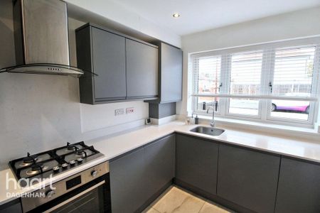 3 bedroom terraced house to rent - Photo 5