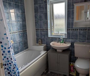 3 bedroom semi-detached house to rent - Photo 6