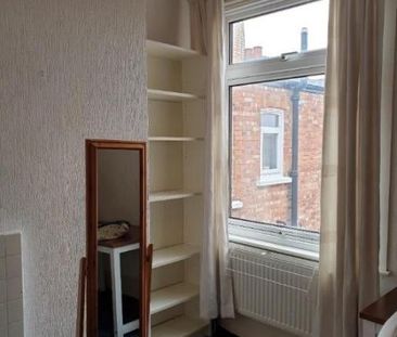 Room in a Shared Flat, King Edwards Place, W3 - Photo 2