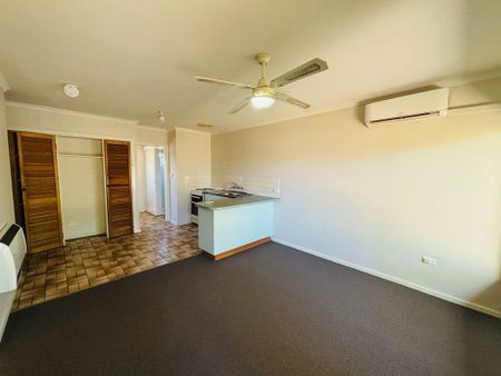 Well Located and Well Presented 2 Bedroom Unit! - Photo 4