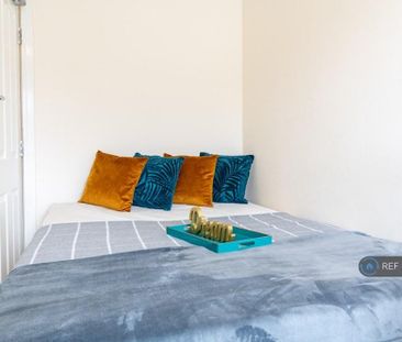 6 bedroom terraced house to rent - Photo 3