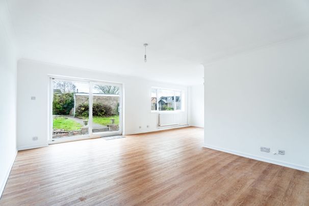 Available unfurnished now - Photo 1